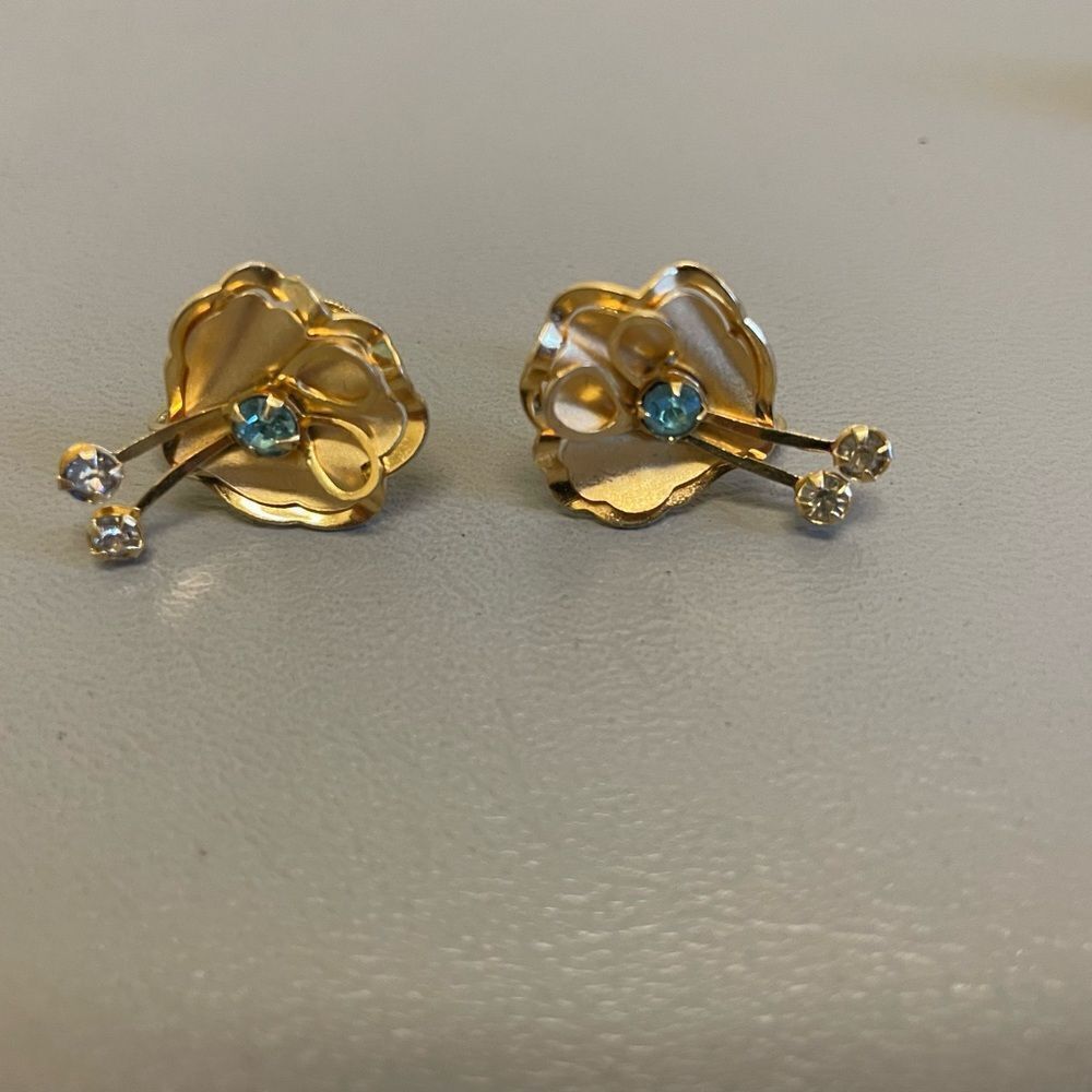 Clip earrings - Picture 6 of 9
